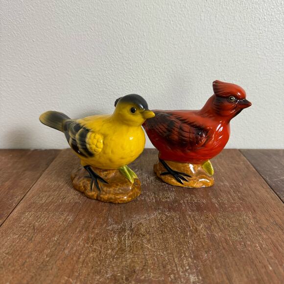Vintage North American Bird Red Cardinal and‎ Yellow Finch Figurines - Picture 1 of 10